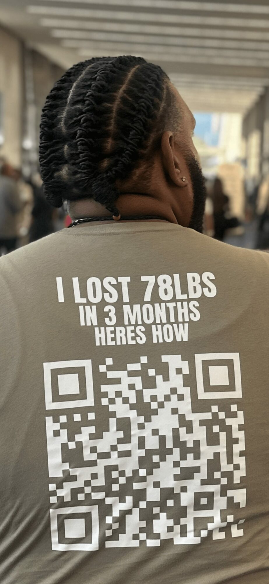 Back of a person wearing a shirt with a message about losing 78 pounds in 3 months and two QR codes.